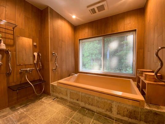 自然光の入り浴室