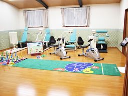 リハビリ用具の揃った部屋