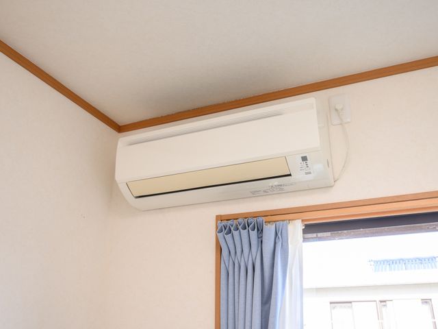 壁掛け型エアコンの室内部 共有スペース 室温管理がしっかり行われており、快適な居住空間を整えています。四季を通じて、快適な空調環境で過ごすことができます。