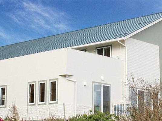 明るい建物外観  