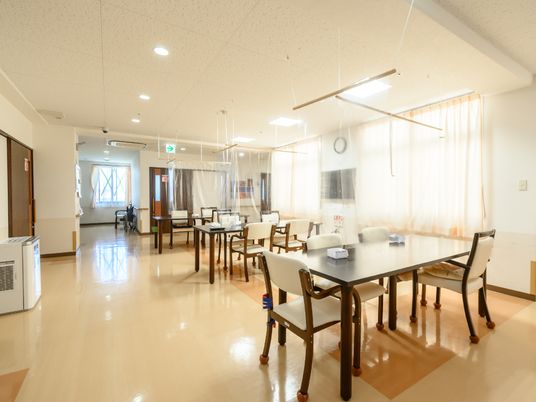 清潔な広々ダイニング