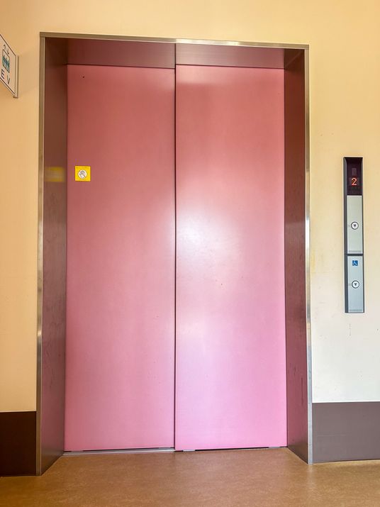 清潔感のあるエレベーター