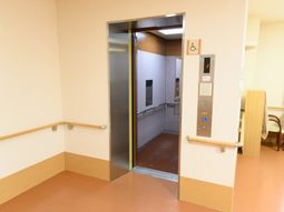 バリアフリーエレベーター