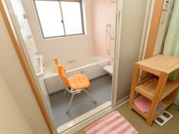 バリアフリーな浴室設備