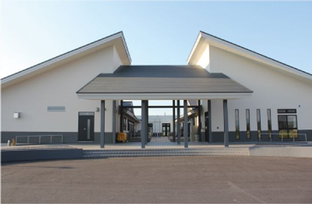 清潔感のある施設エントランス