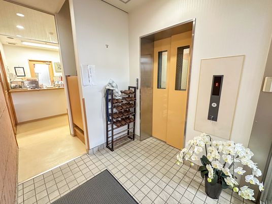 エレベーターと廊下
