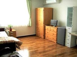 明るい個室の居室