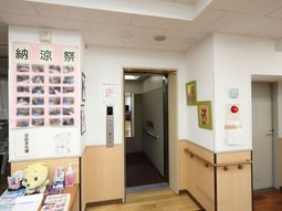 エレベーター前の廊下