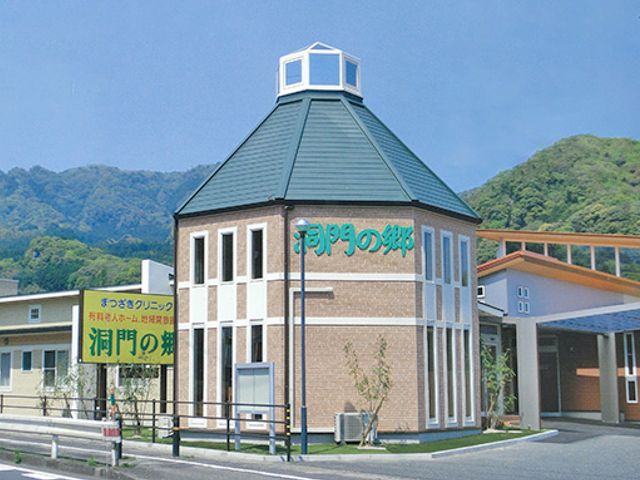 特徴的な外観の建物 外観 広々とした自然環境に囲まれた特徴的な形状の建物です。快適で働きやすい環境が整っています。