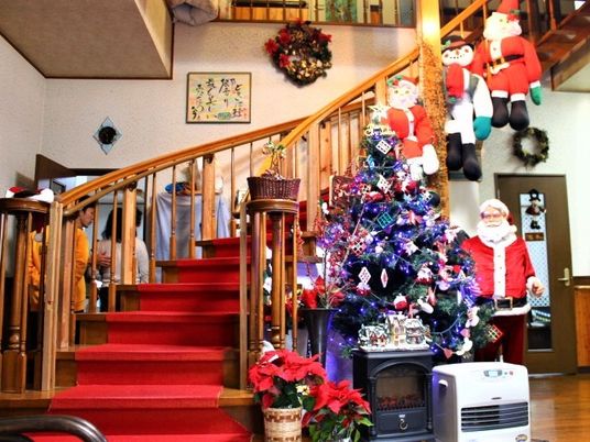 クリスマス装飾の階段