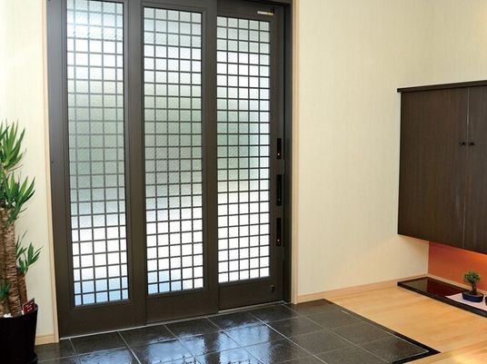 明るい和風のエントランス