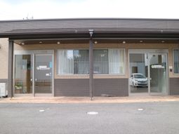 建物正面の入り口