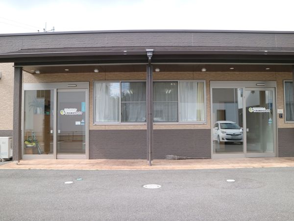 建物正面の入り口