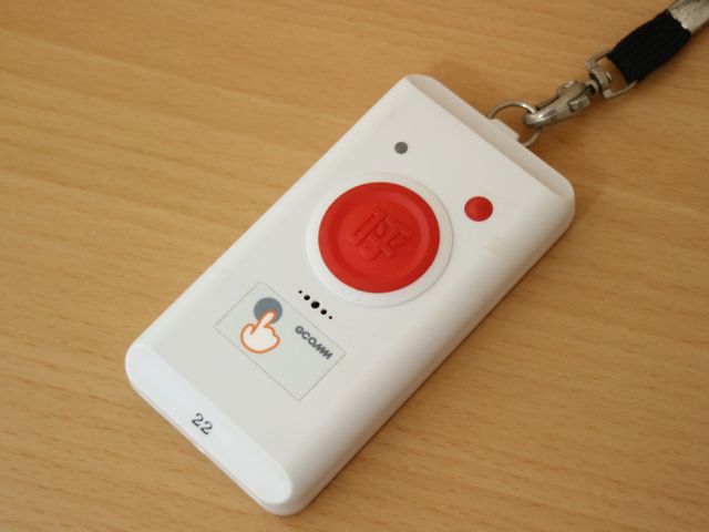 非常用呼出し装置 呼び出しブザー 緊急時でも迅速に対応できるよう、手元に常備される信頼の非常呼出し装置です。安心して業務にあたれる設備が整っています。