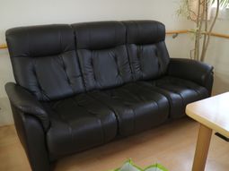 快適なクッションのソファ