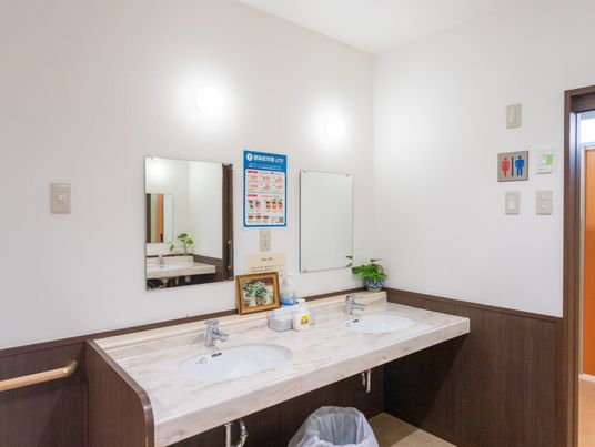 鏡のある洗面台