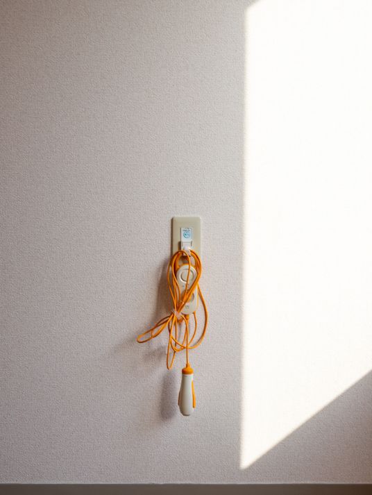 自然光が差し込む壁