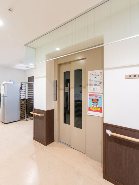 エレベーター前の廊下