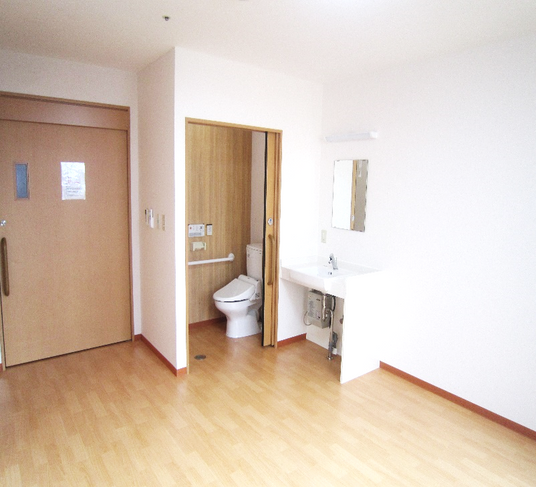 清潔な居室のトイレ