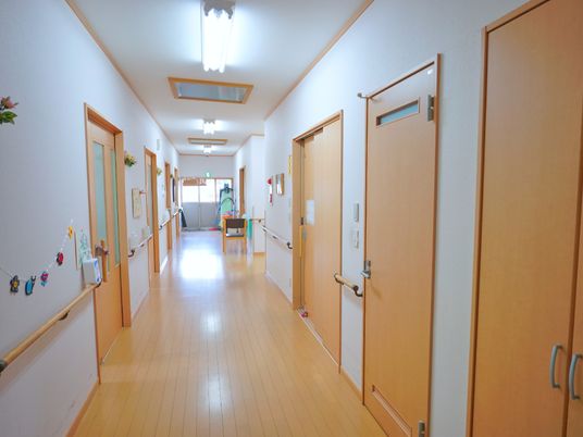 廊下の明るい空間