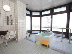 バリアフリーの浴室