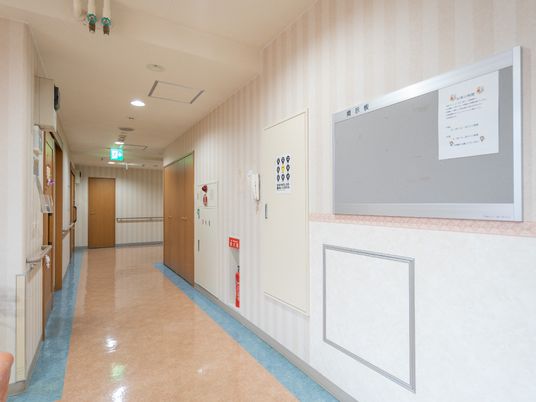 清潔な施設の廊下