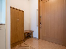 シンプルな玄関スペース