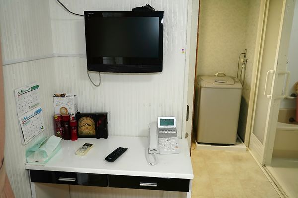 白壁の明るい居室