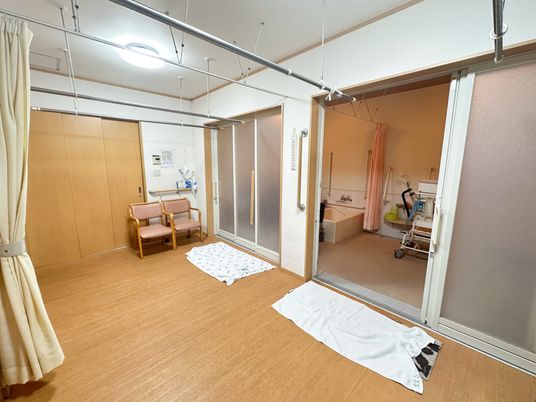 機能訓練室と浴室