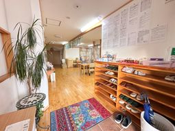 靴棚とリビングの廊下