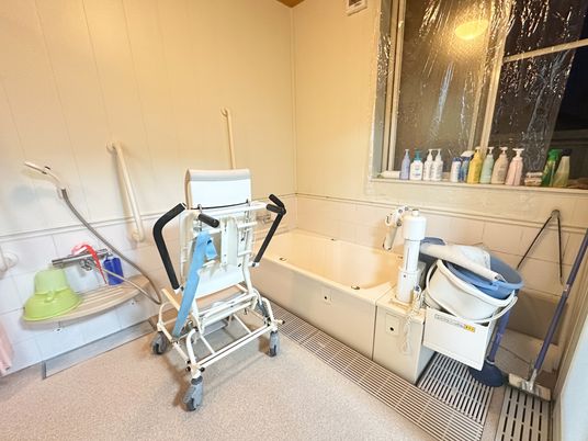 入浴設備が整う浴室