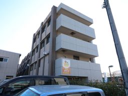 モダンな建物の外観