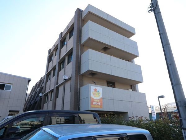 モダンな建物の外観