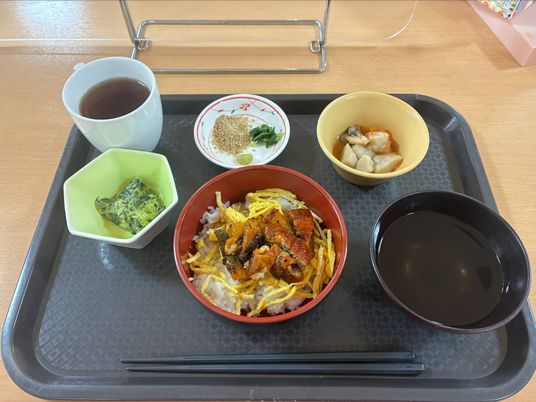 美味しそうな料理の食堂