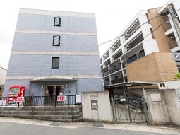 施設外観エントランス部分