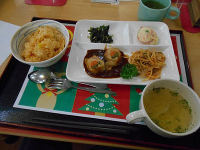 美味しそうな食事のトレー