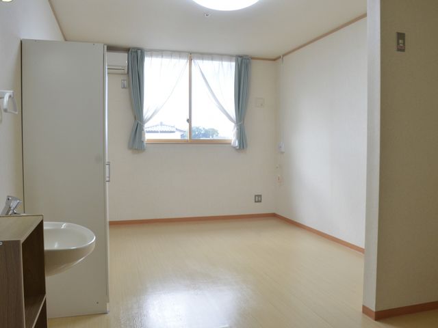 明るい個室の居室