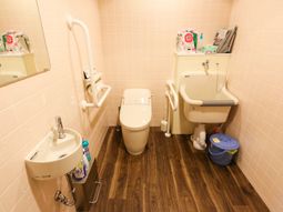 バリアフリーのトイレ設備