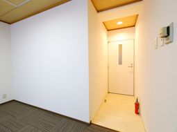 清潔な廊下とドア