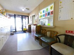 エントランスの明るい景観