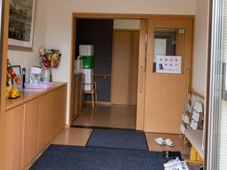 エントランスの明るい空間