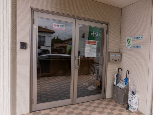 施設の清潔な入口