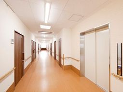 清潔感のある明るい廊下