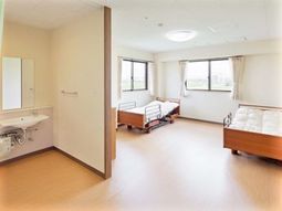 広々した明るい居室