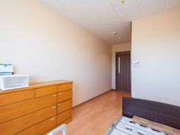 シンプルな居室の一角