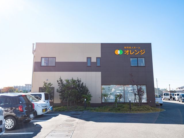 明るい日差しの外観ビュー 外観 広々として清潔感のある外観は、訪れる方に心地良い印象を与えます。充実した設備への期待感を持ちながらご見学ください。