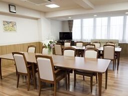 明るい食堂の様子