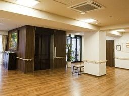 明るい広々ロビー