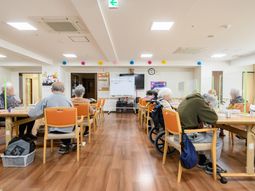 暖かい雰囲気の多目的室