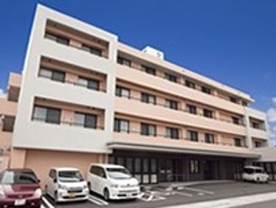 明るい外観の建物